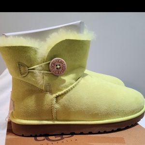 New womens size 11 Bailey button neon green Uggs